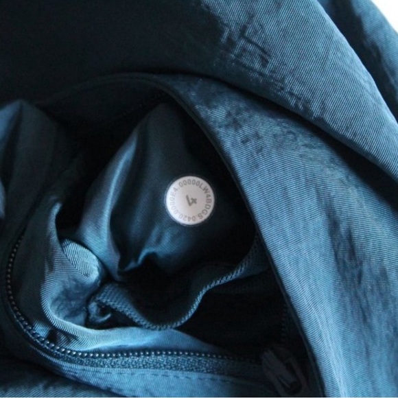 Lululemon Non-Stop Bomber Reversible Submarine Size 4 PrimaLoft - Picture 4 of 5